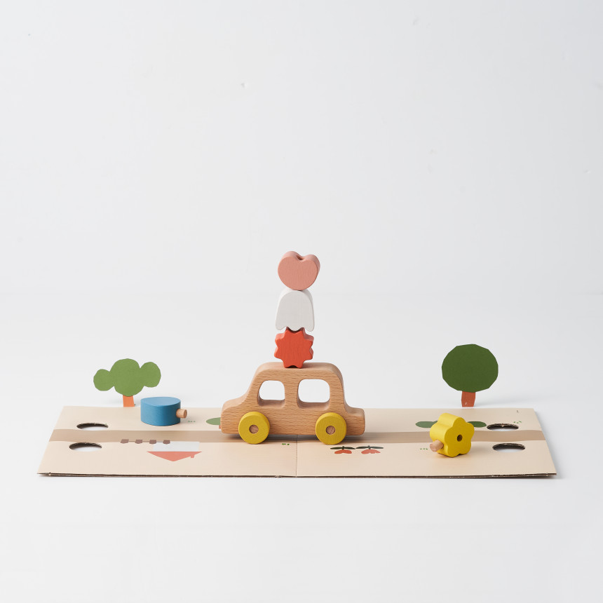 Wooden toy car (oioiooi)